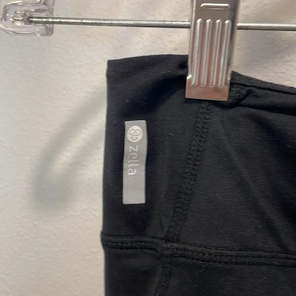 Zella woman’s Capri black pants - Picture 5 of 10